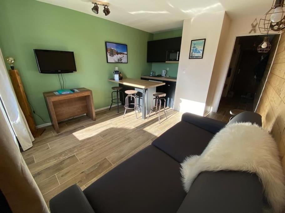 Au Pied Des Pistes Avec Parking Entierement Renove Apartment Huez Luaran gambar