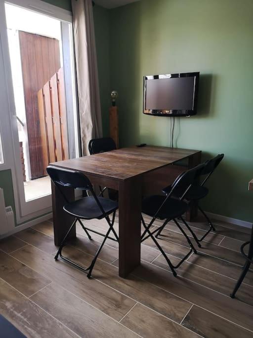 Au Pied Des Pistes Avec Parking Entierement Renove Apartment Huez Luaran gambar